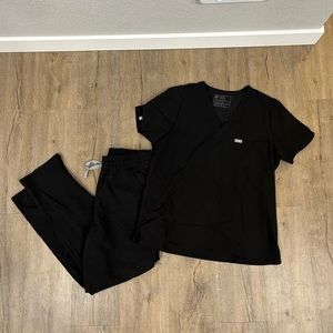 women’s black fig set